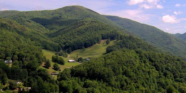 Appalachian mountain scape with a houses on the hills below.